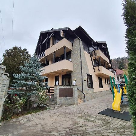 Pensiunea Public House Buşteni 外观 照片