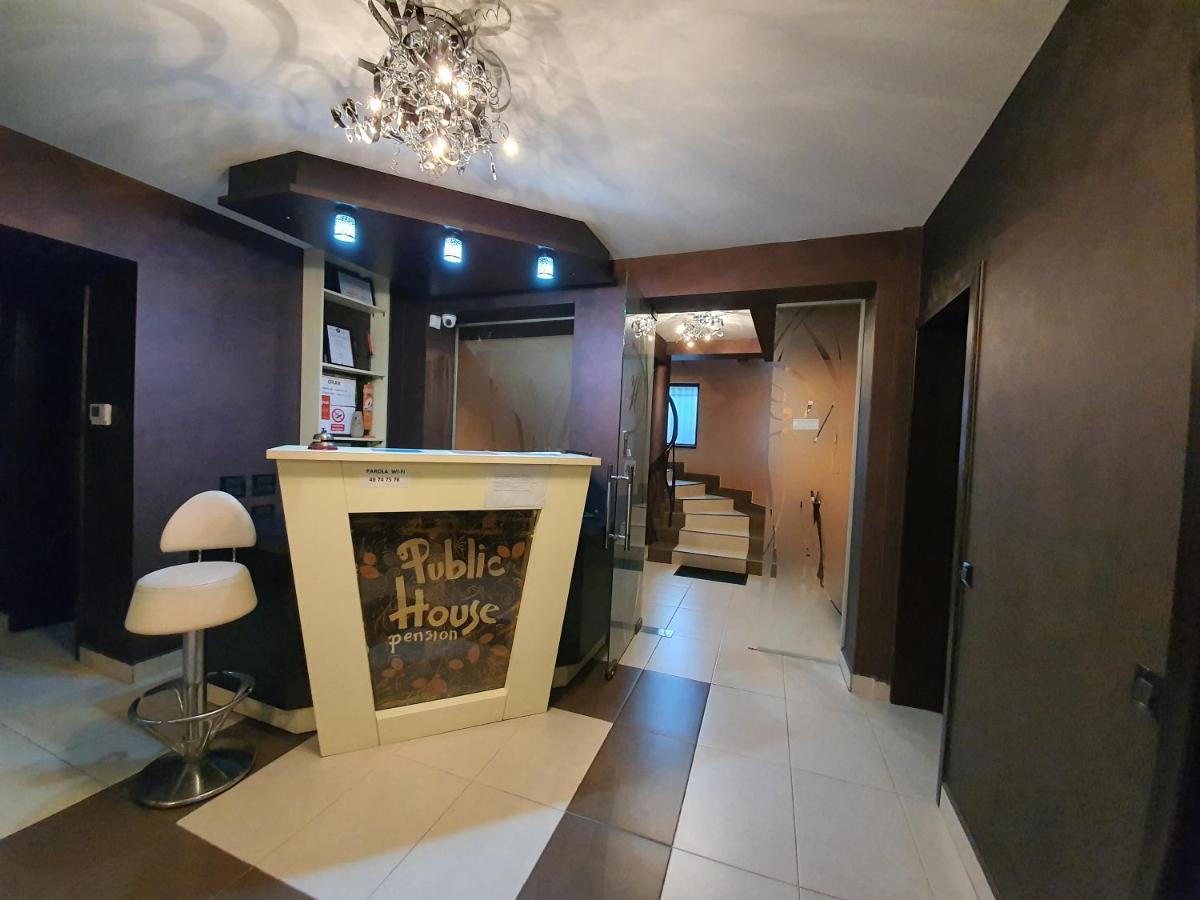 Pensiunea Public House Buşteni 外观 照片