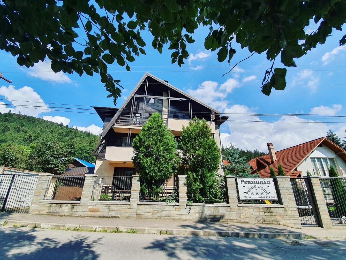Pensiunea Public House Buşteni 外观 照片