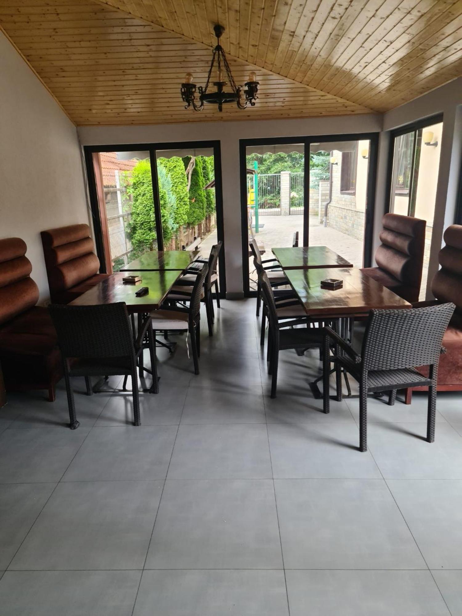 Pensiunea Public House Buşteni 外观 照片